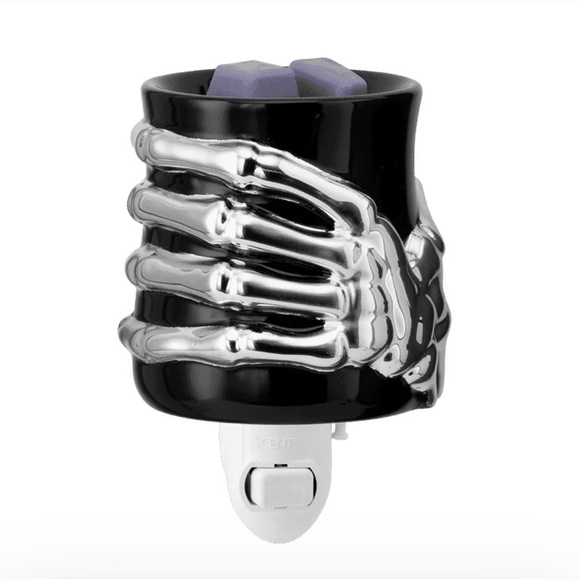 NEW SCENTSY GHOULISH GRIP PLUG IN MINI WARMER #77761 - Picture 1 of 10